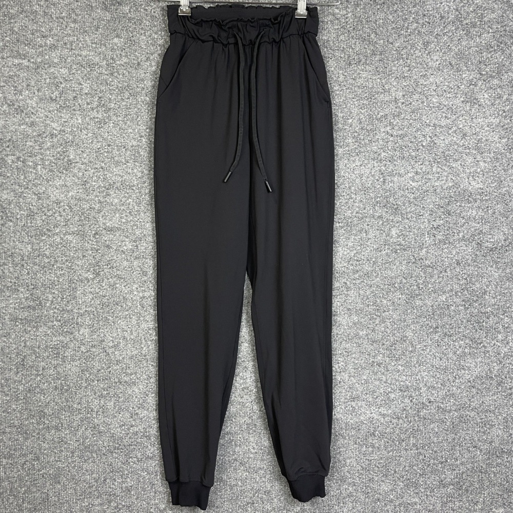 Lululemon Pant Jogger Womens size 0 Black Excellent